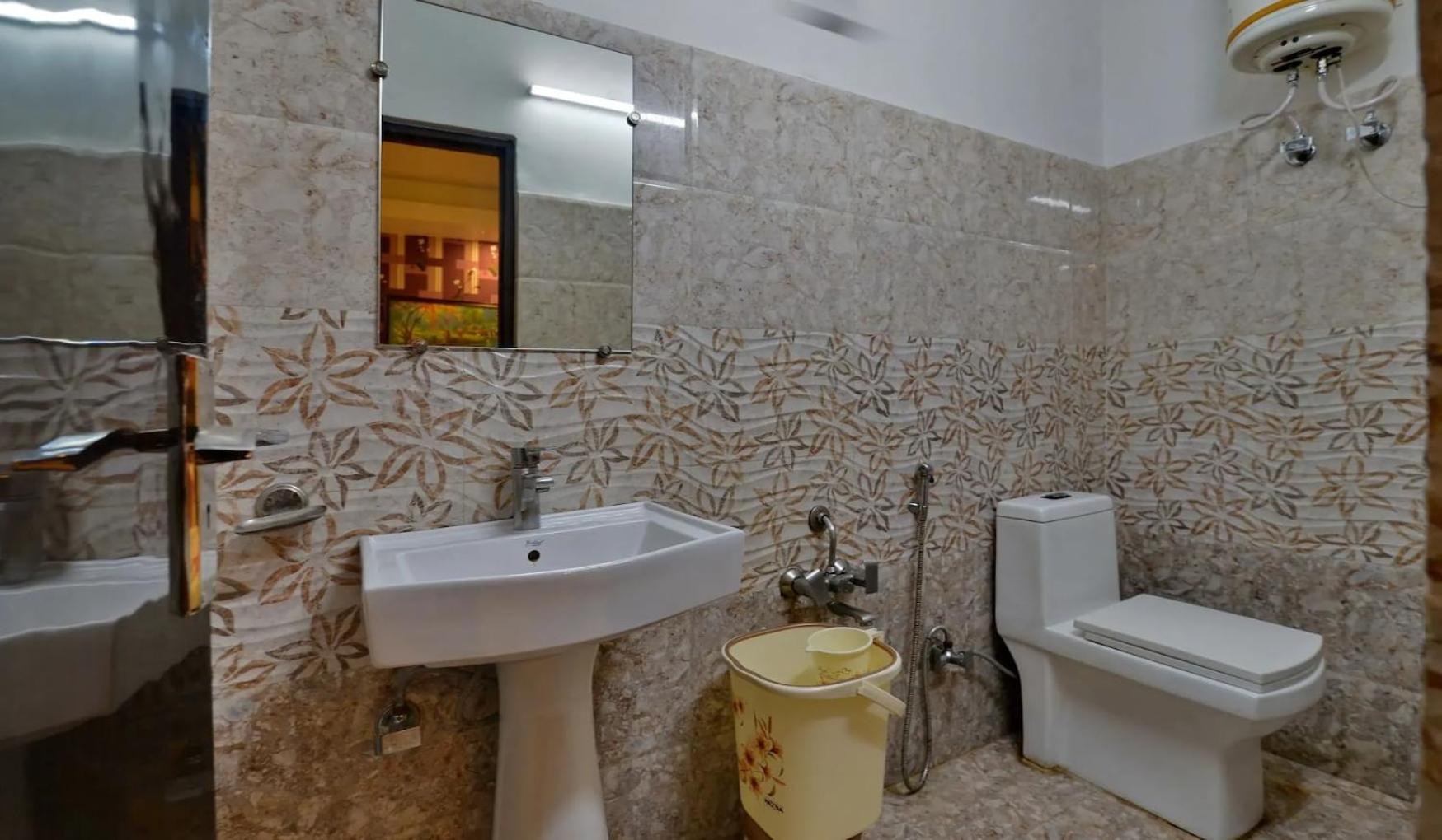 Glace Stay Inn Near Igi Airport New Delhi Exterior photo