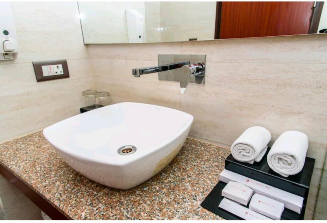 Glace Stay Inn Near Igi Airport New Delhi Exterior photo