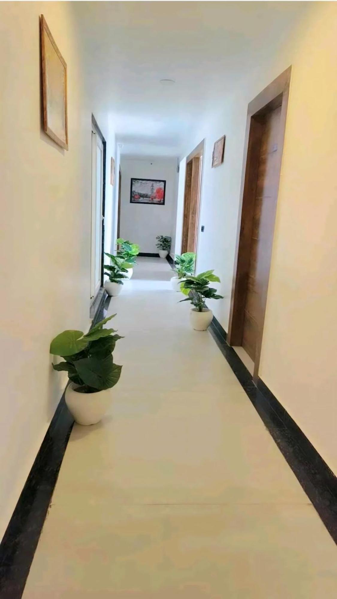 Glace Stay Inn Near Igi Airport New Delhi Exterior photo